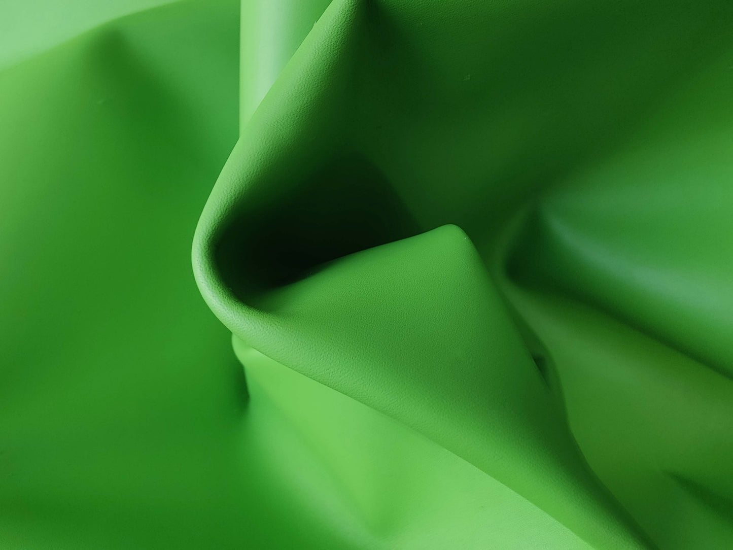 SMOOTH CALF SIDES - BRIGHT GREEN – 1.1-1.3mm