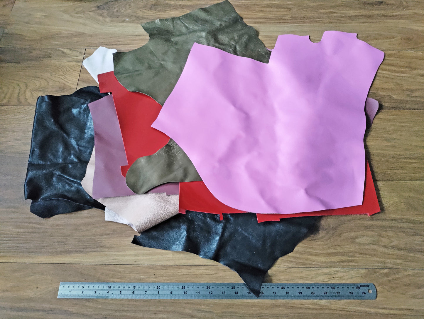 COLOURED LEATHER OFFCUTS – EXTRA LARGE – 0.8-2.0mm