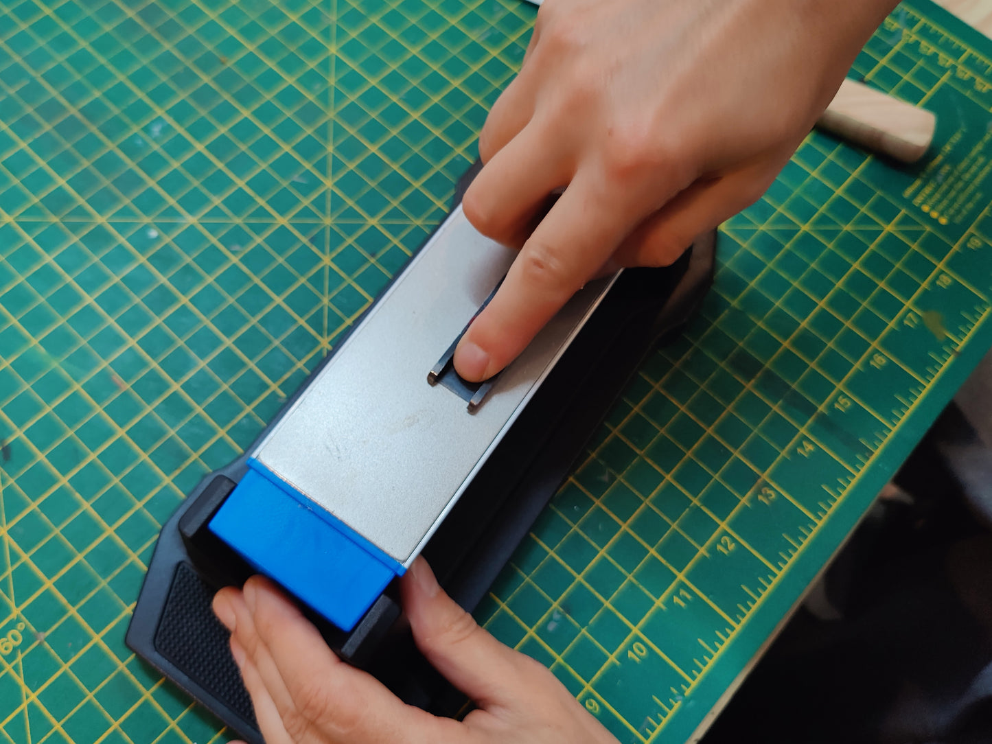 LEATHER TOOLS SHARPENING SYSTEM - TRI-HONE