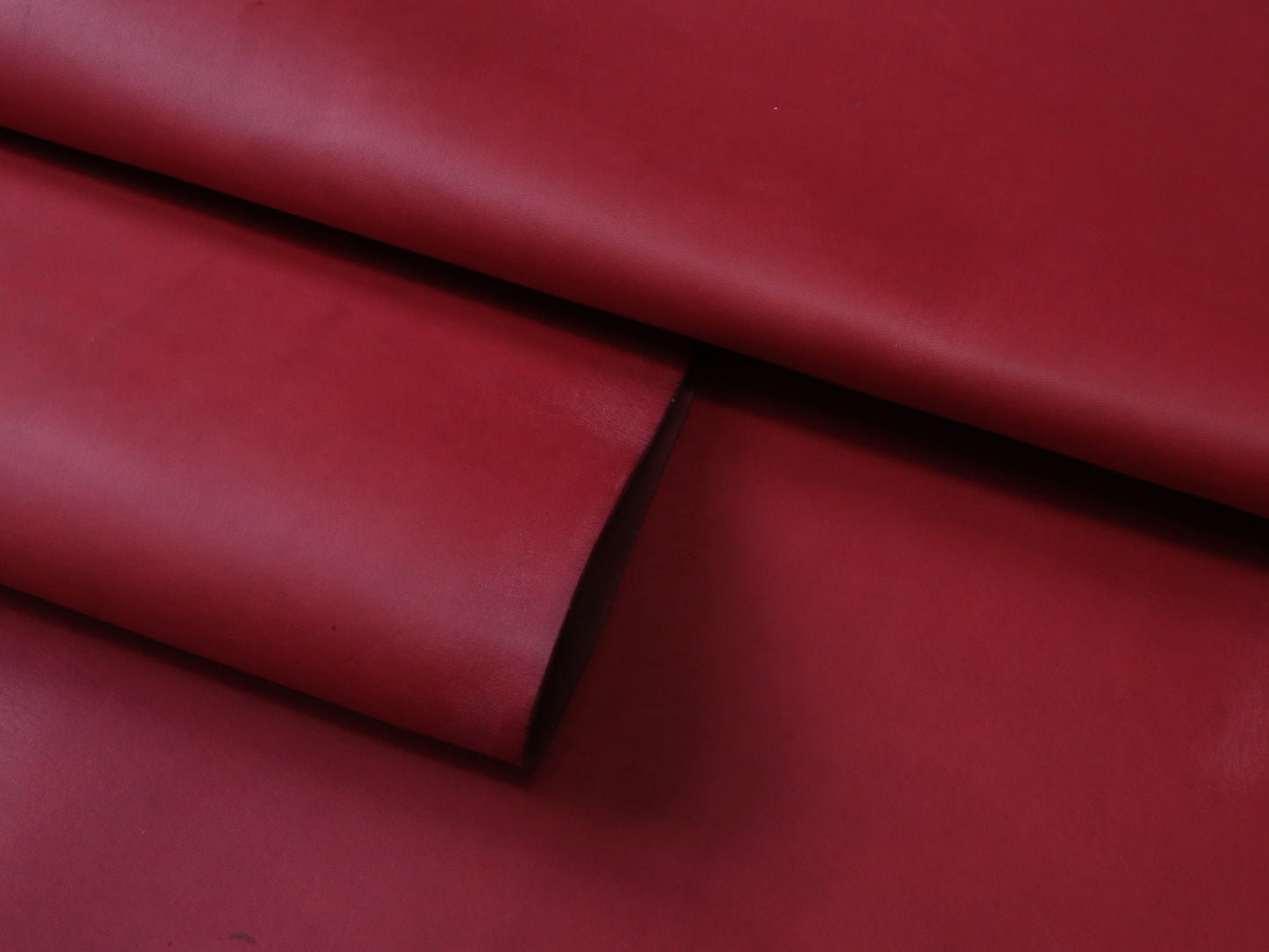 VEGETABLE TANNED BUTTS - RED- 2.0mm