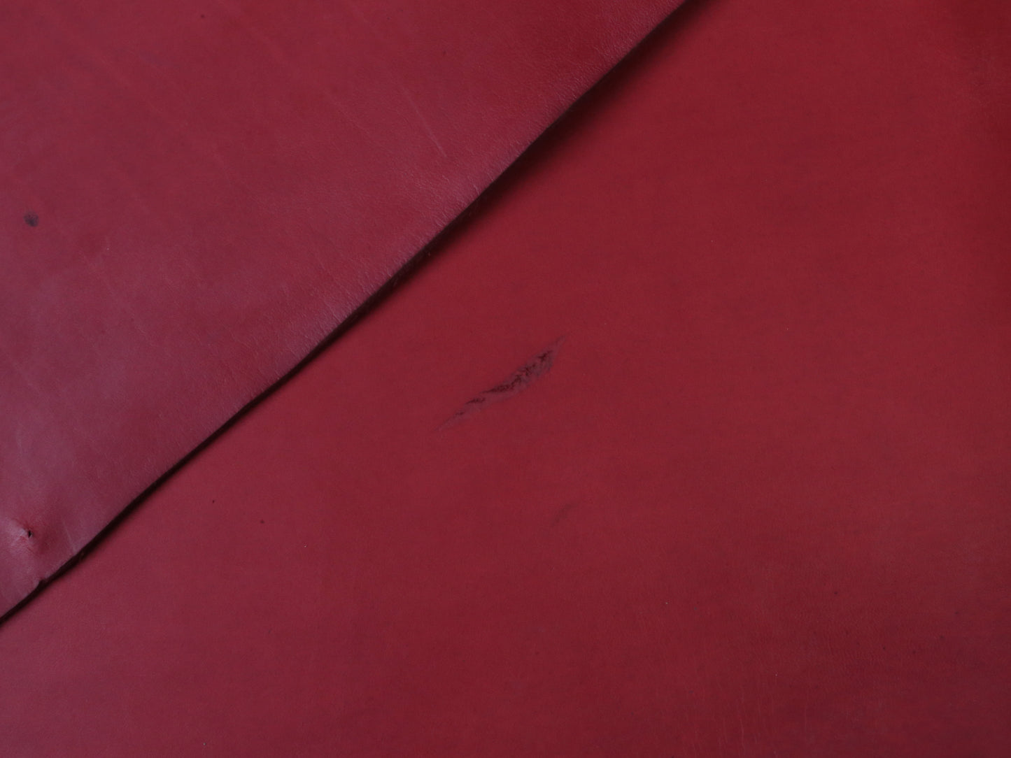 VEGETABLE TANNED BUTTS - RED- 2.0mm