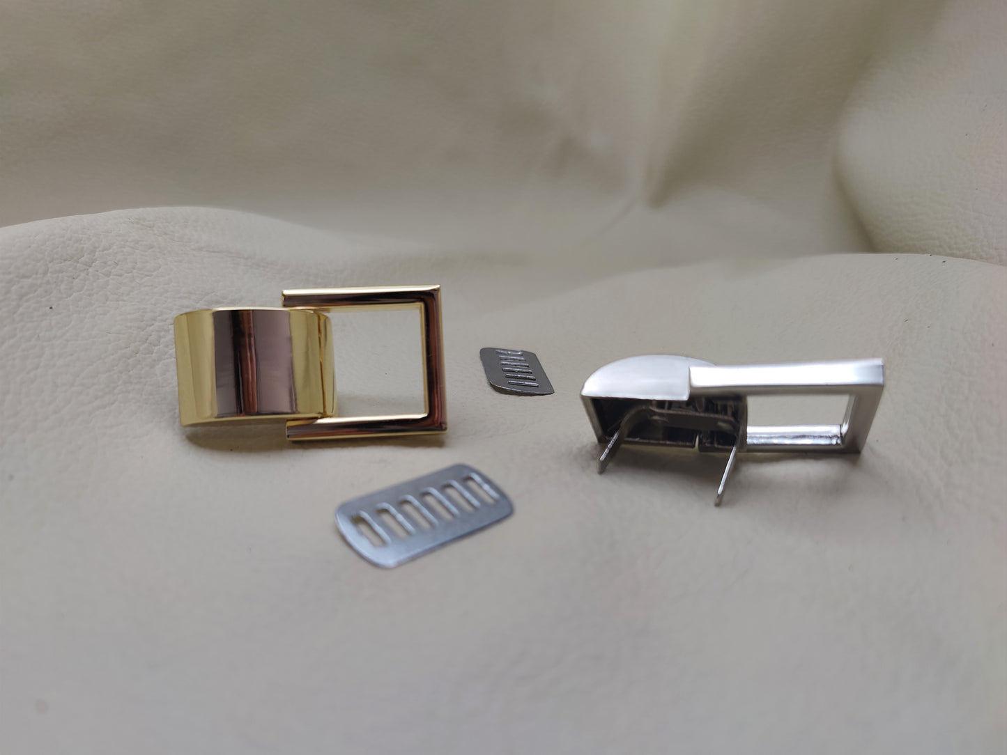STRAP/HANDLE ATTACHMENTS WITH PRONGS 20mm (Pack of 2)