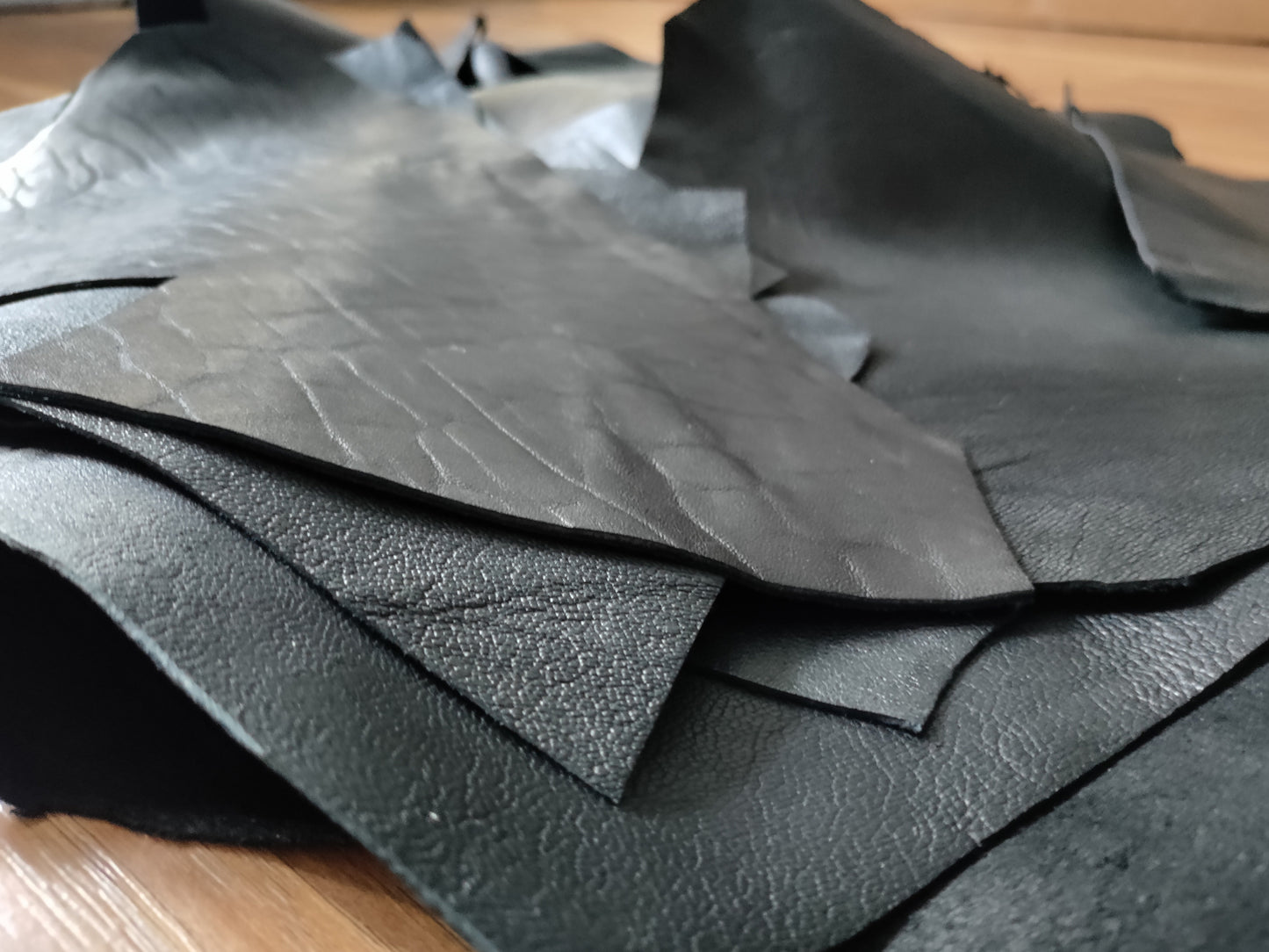 BLACK NAPPA LEATHER OFFCUTS – SMALL – 0.6-1.0mm