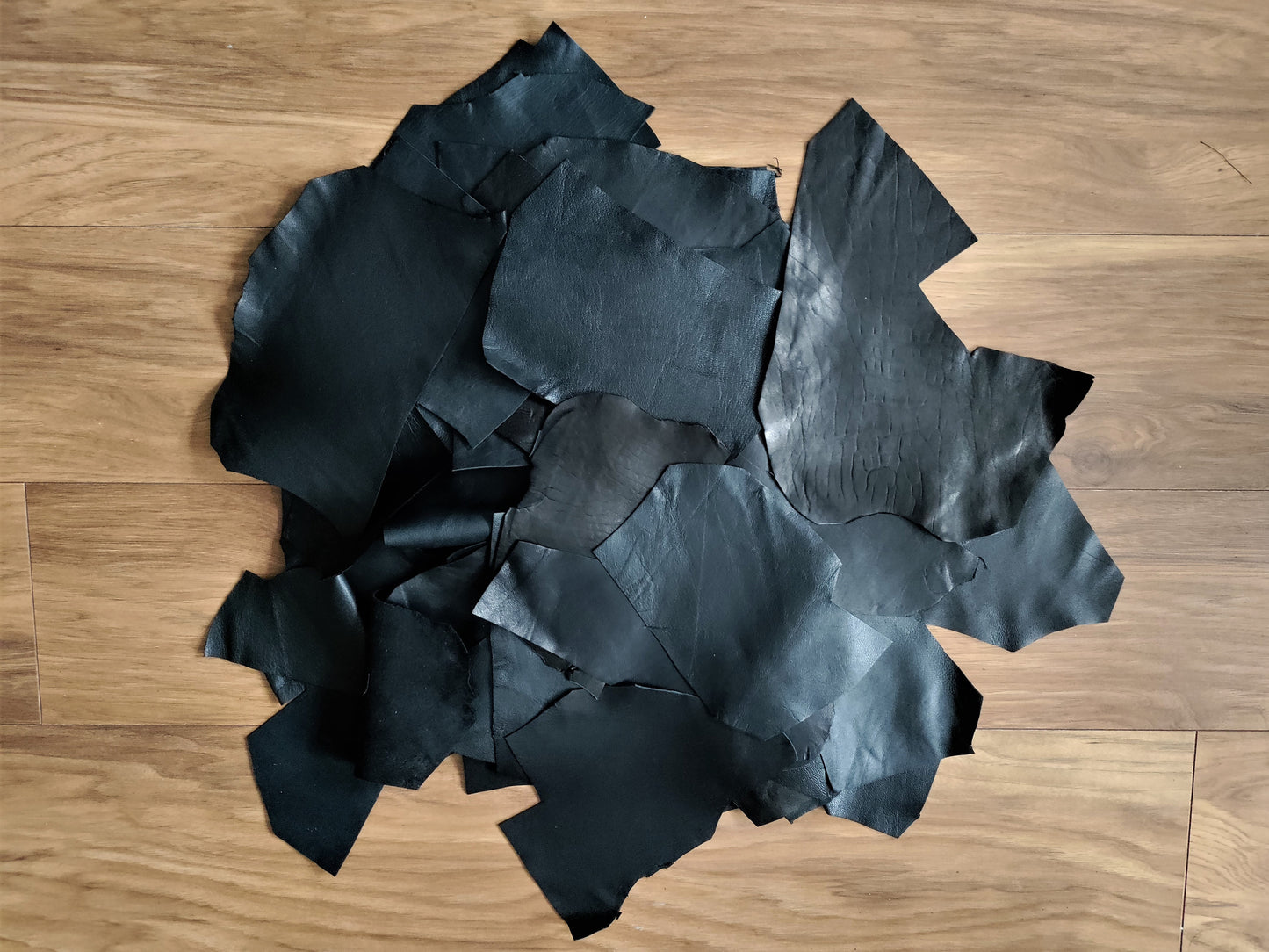 BLACK NAPPA LEATHER OFFCUTS – SMALL – 0.6-1.0mm