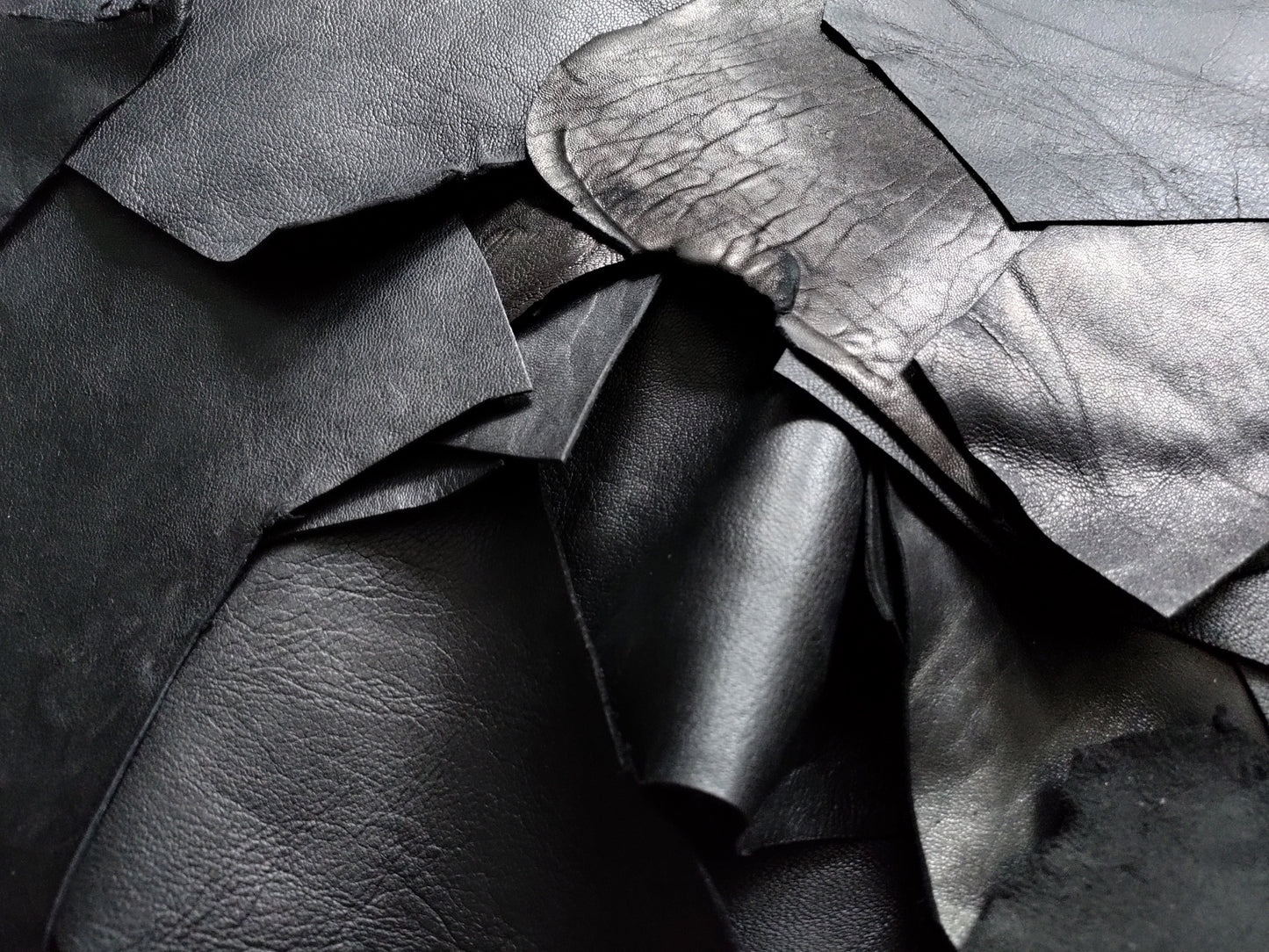BLACK NAPPA LEATHER OFFCUTS – SMALL – 0.6-1.0mm