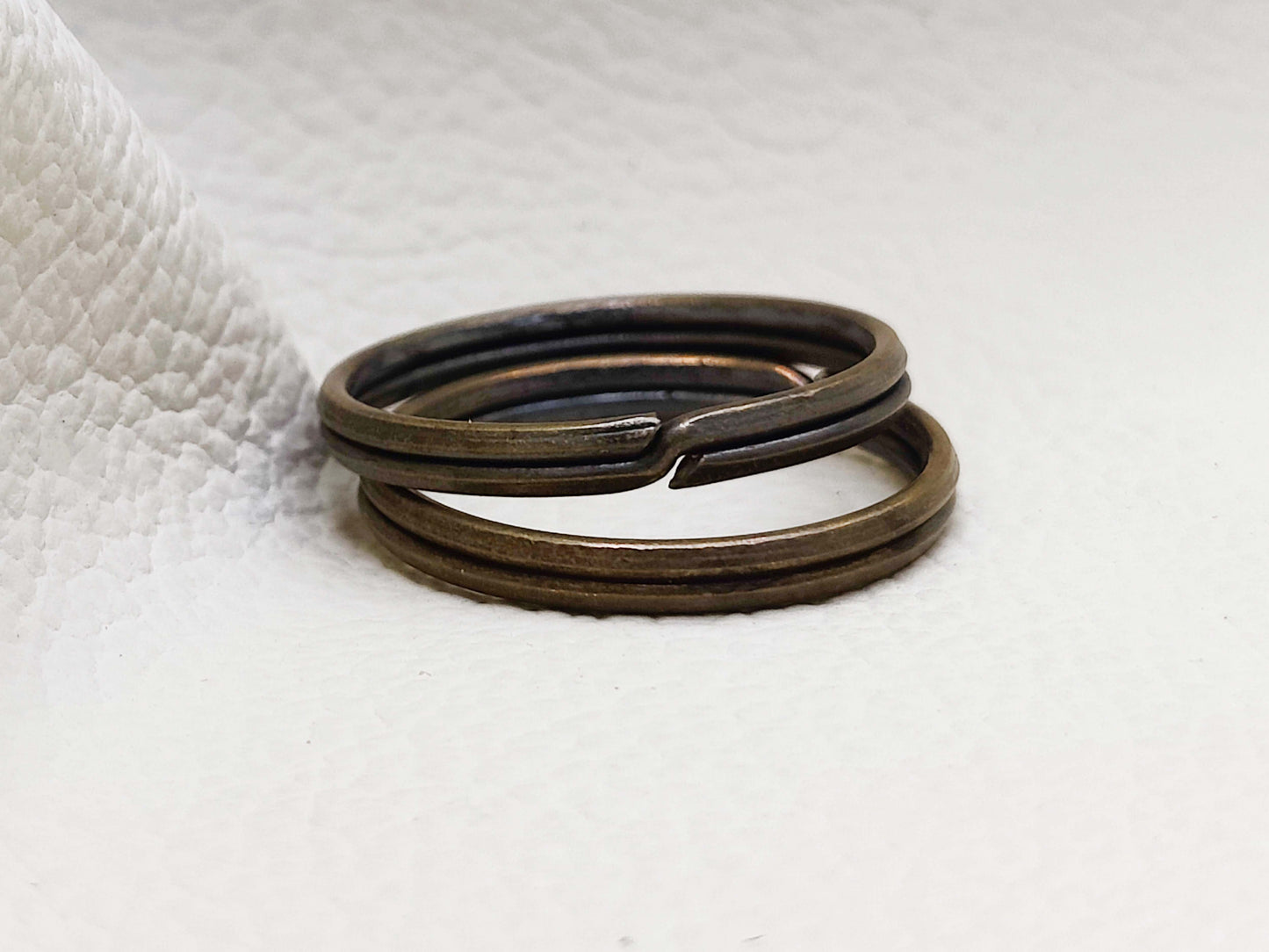 ANTIQUE BRASS SPLIT RINGS 25mm (Pack of 5)