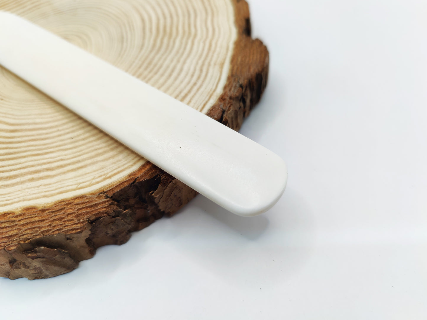 POINTED NATURAL BONE FOLDER
