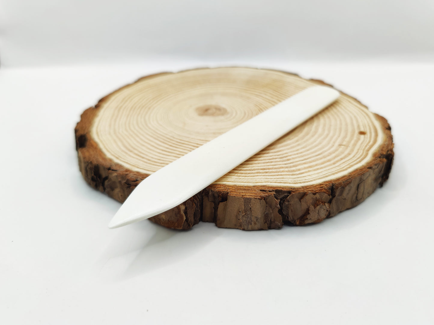 POINTED NATURAL BONE FOLDER