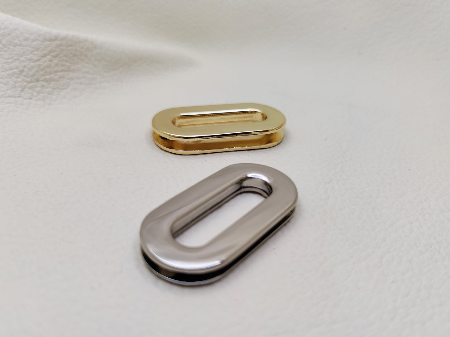 OVAL GROMMETS WITH SCREWS - 15-25mm (Pack of 2)