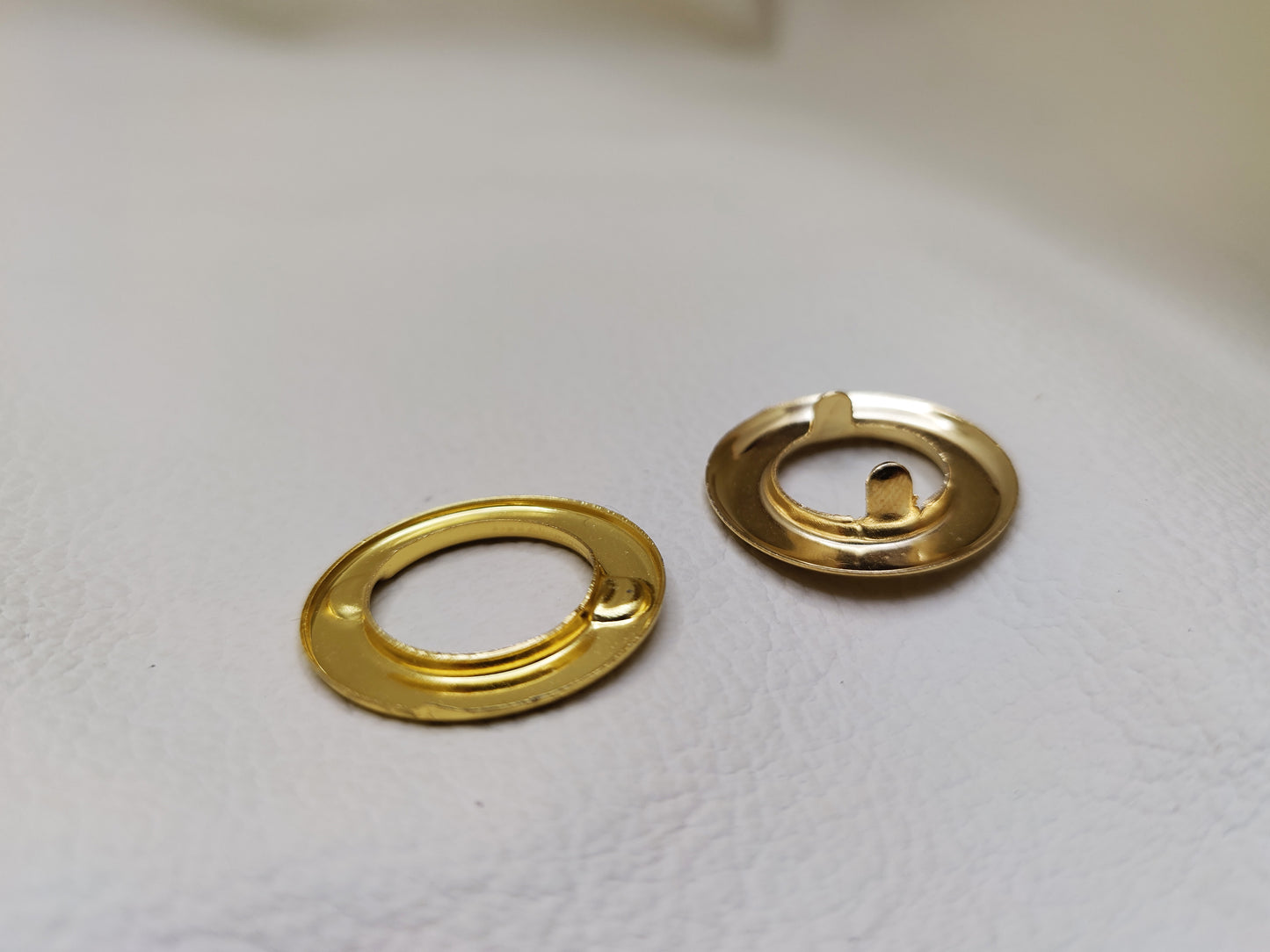 GOLD EYELETS WITH PRONGS - 15mm (Pack of 2)