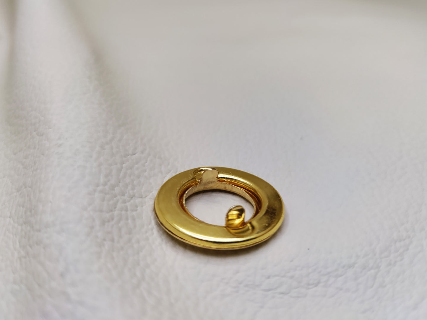 GOLD EYELETS WITH PRONGS - 15mm (Pack of 2)