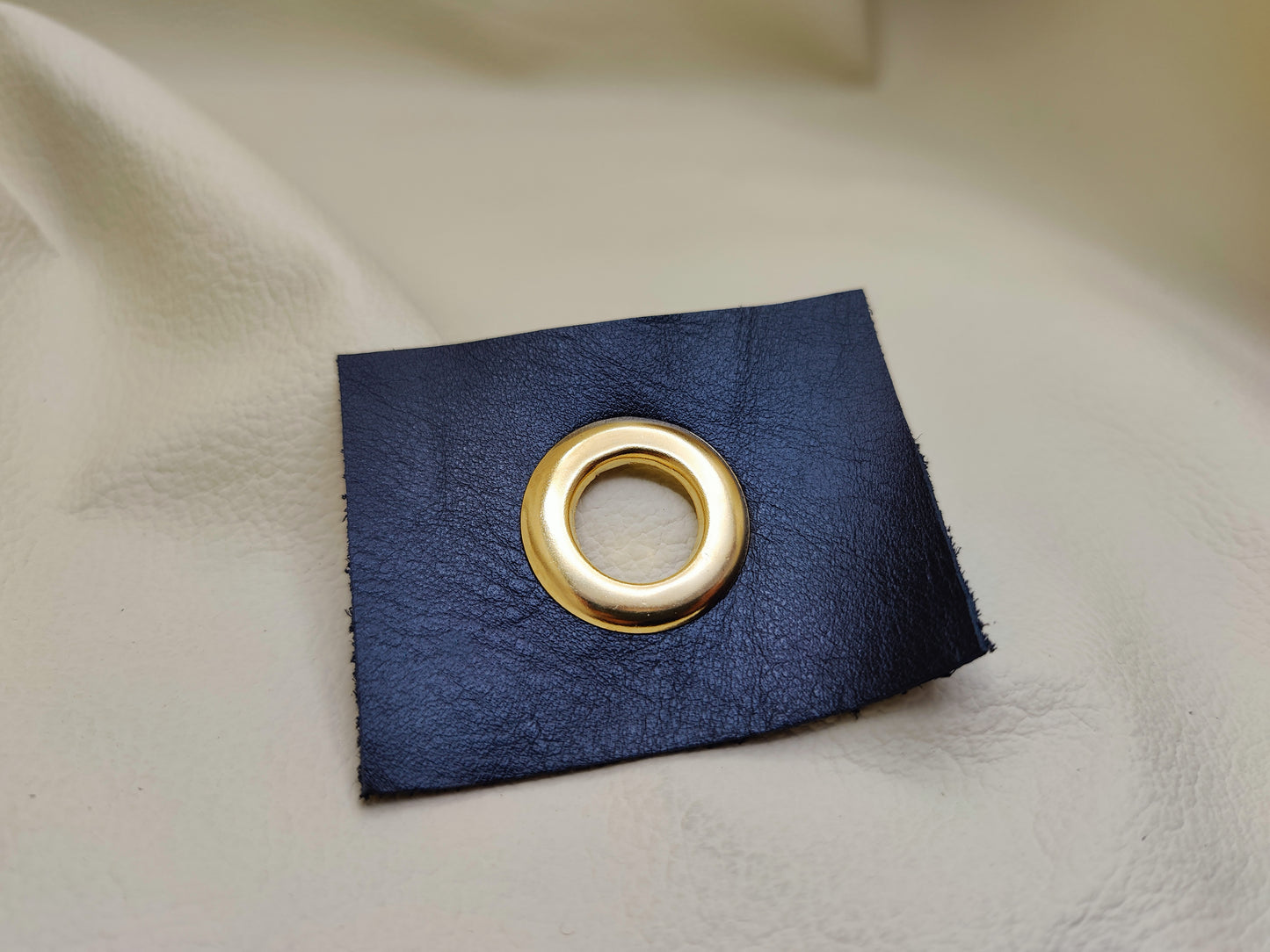GOLD EYELETS WITH PRONGS - 15mm (Pack of 2)