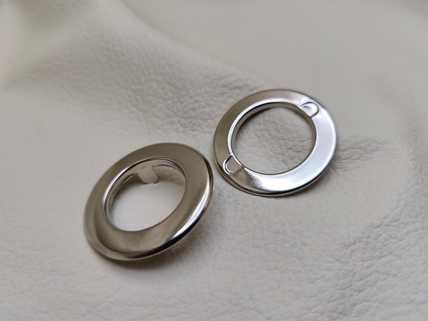 SILVER EYELETS WITH PRONGS - 20mm (Pack of 2)