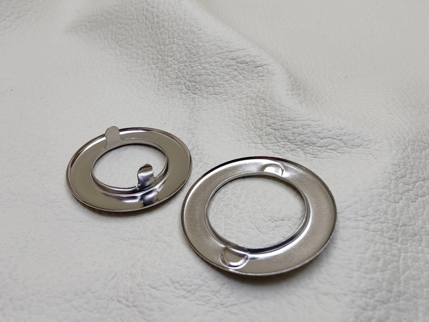 SILVER EYELETS WITH PRONGS - 20mm (Pack of 2)