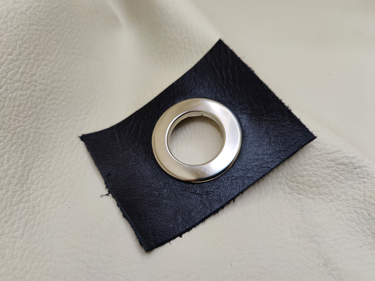 SILVER EYELETS WITH PRONGS - 20mm (Pack of 2)