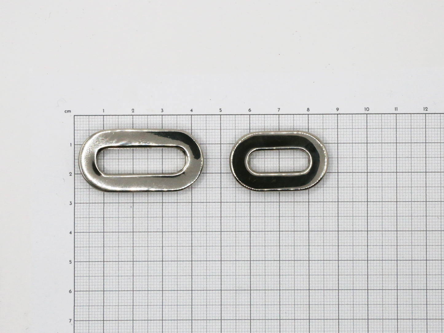 OVAL GROMMETS WITH SCREWS - 15-25mm (Pack of 2)