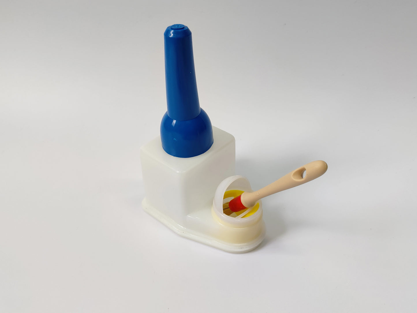 BRUSH FOR LEATHER GLUE
