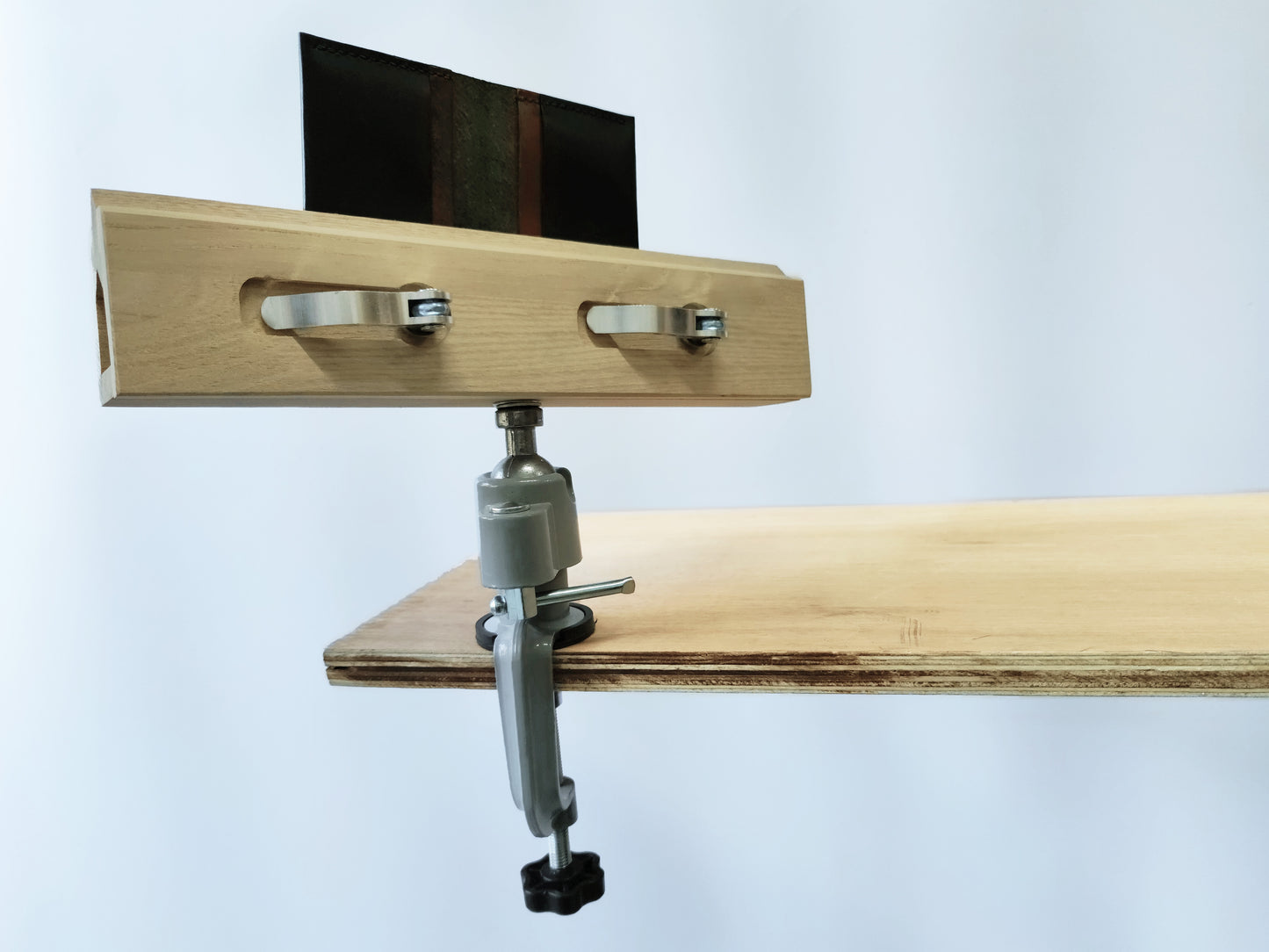 ADJUSTABLE HORIZONTAL / BELT STITCHING PONY