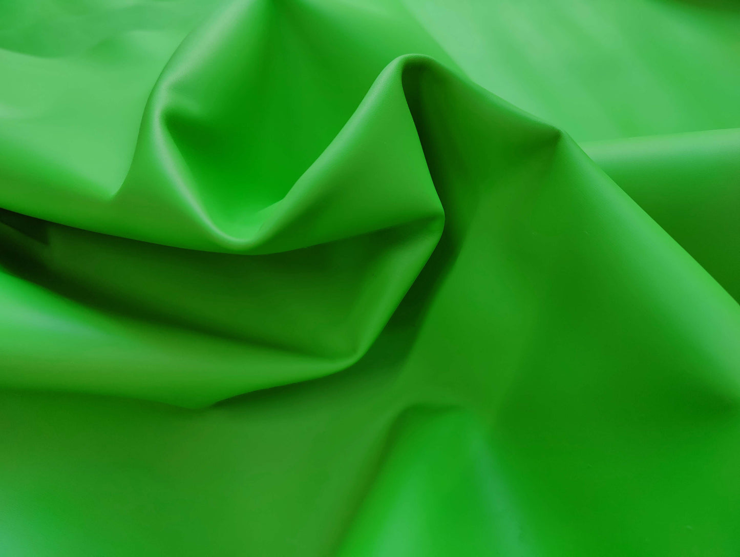 SMOOTH CALF SIDES - BRIGHT GREEN   – 1.1-1.3mm