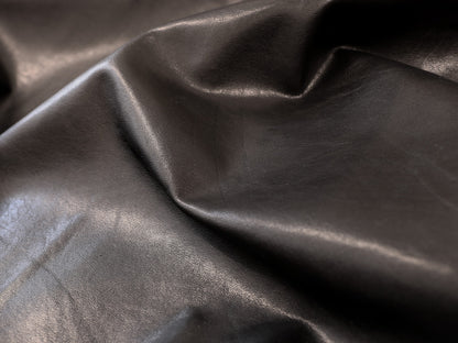 SOFT VEGETABLE TANNED CALFSKIN SIDES – SEMI-GLOSS BLACK – 0.9–1.1 mm