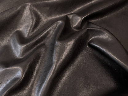 SOFT VEGETABLE TANNED CALFSKIN SIDES – SEMI-GLOSS BLACK – 0.9–1.1 mm