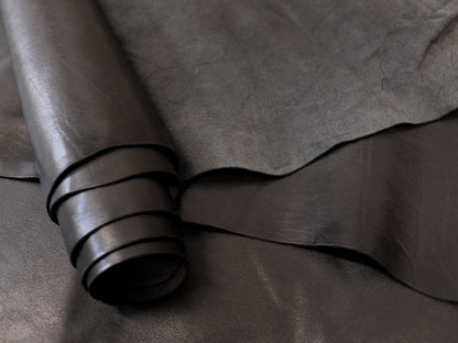 SOFT VEGETABLE TANNED CALFSKIN SIDES – SEMI-GLOSS BLACK – 0.9–1.1 mm