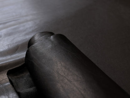 SOFT VEGETABLE TANNED CALFSKIN SIDES – SEMI-GLOSS BLACK – 0.9–1.1 mm