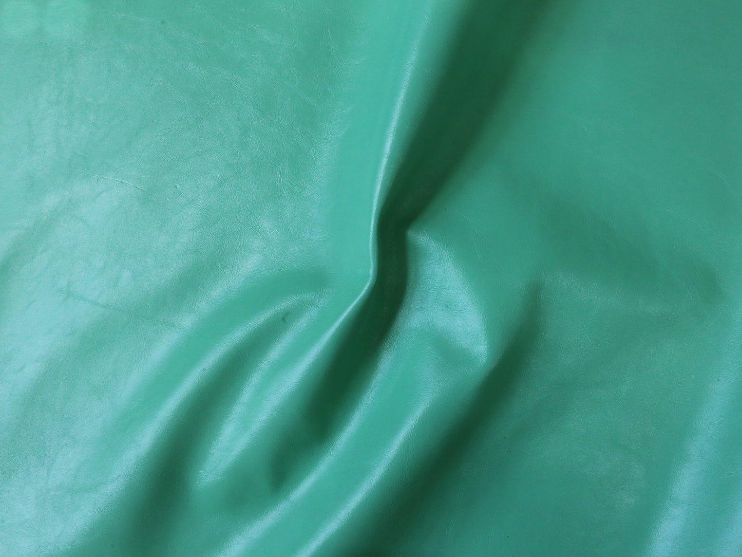 VEGETABLE TANNED SIDES - SEMI GLOSSY - MINT GREEN 1.1-1.3m