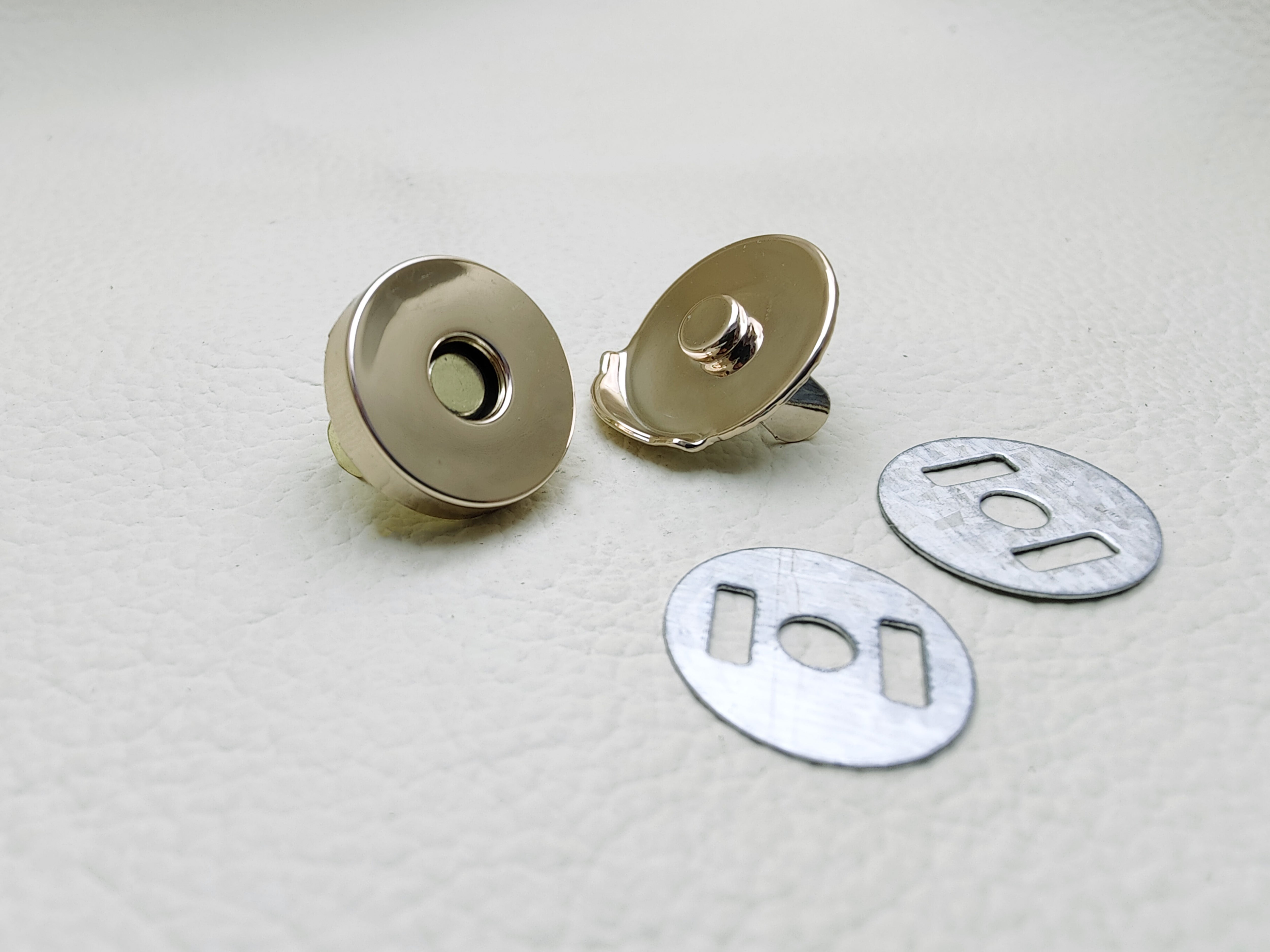 Circular Snaps BAG MAKING HARDWARE - 18 mm STRONG MAGNETIC SNAPS – THE BAG MAKING ...