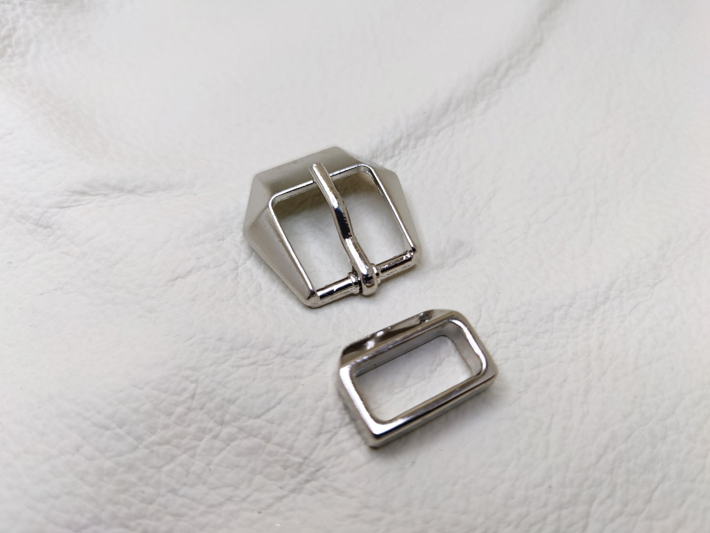 HEXAGONAL BUCKLES WITH LOOP 15mm